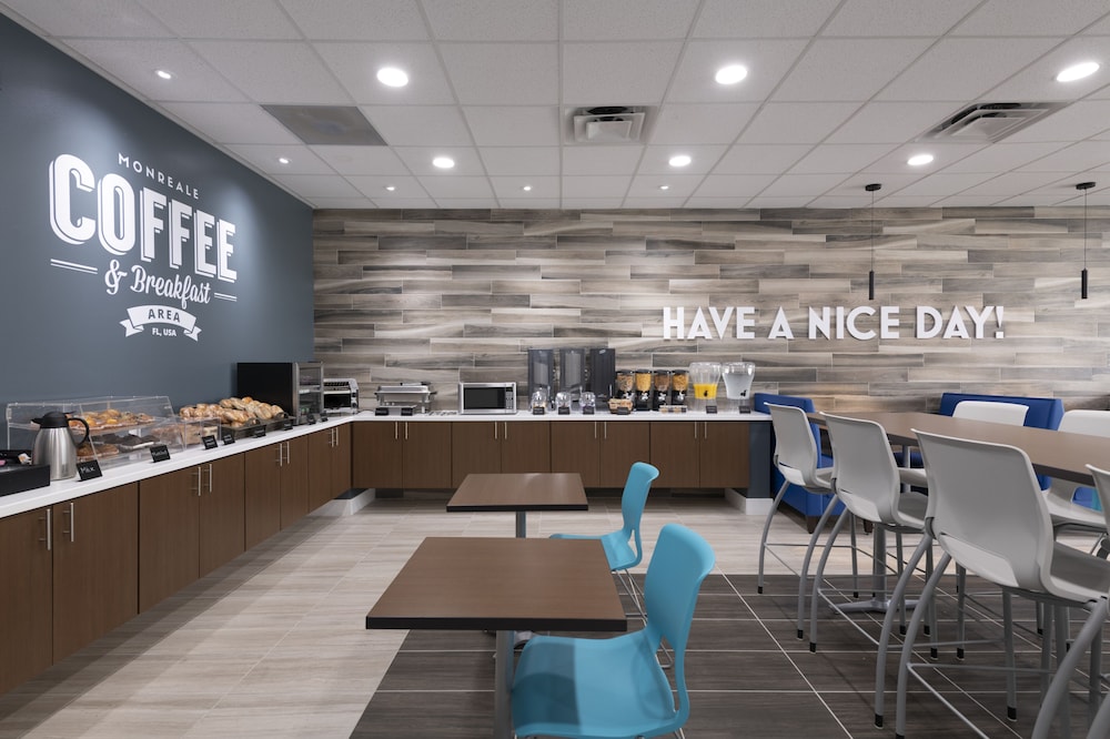 Hotel Monreale Express International Drive Orlando — Restaurant & bars in Orlando, Florida