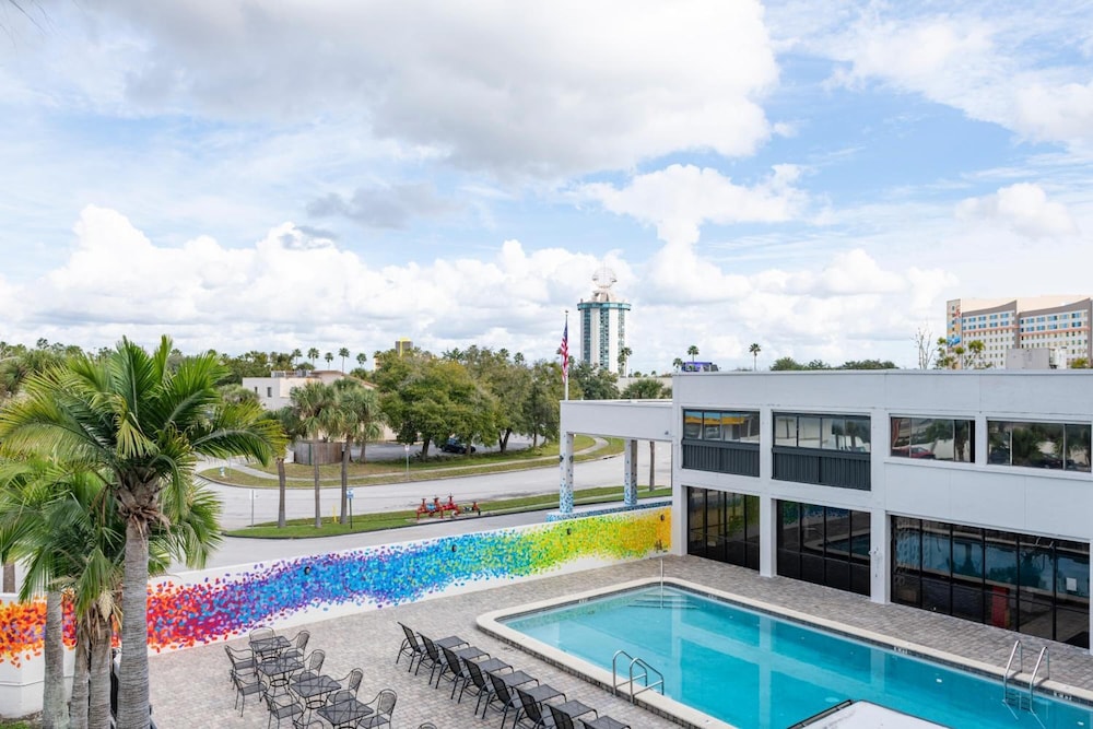 Hotel Monreale Express International Drive Orlando — Swimming pool in Orlando, Florida