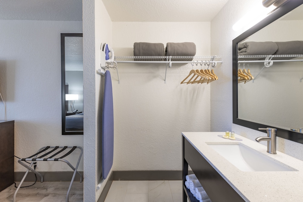 Hotel Monreale Express International Drive Orlando — Hotel rooms in Orlando, Florida