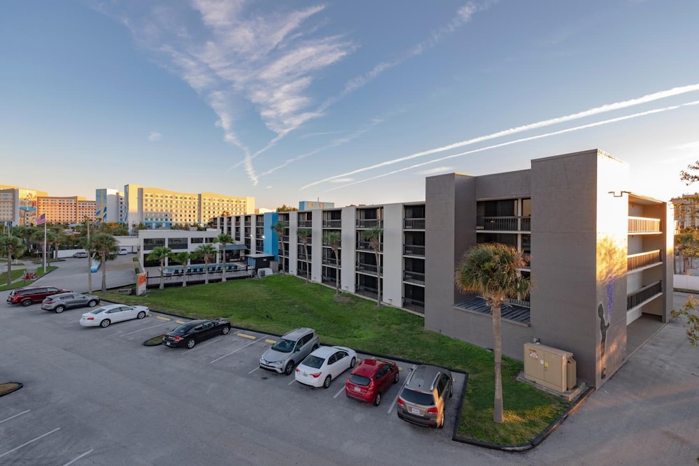 Hotel Monreale Express International Drive Orlando — Hotel building in Orlando, Florida