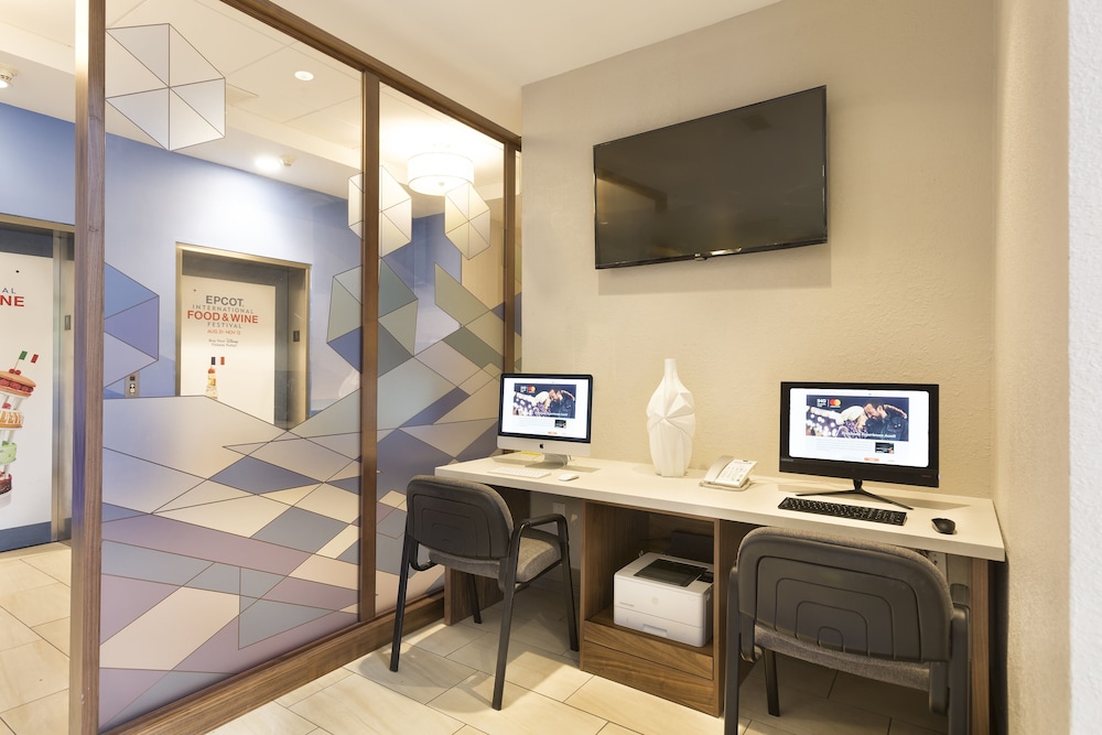 Holiday Inn Express & Suites S Lake Buena Vista by IHG — Hotel rooms in Kissimmee, Florida