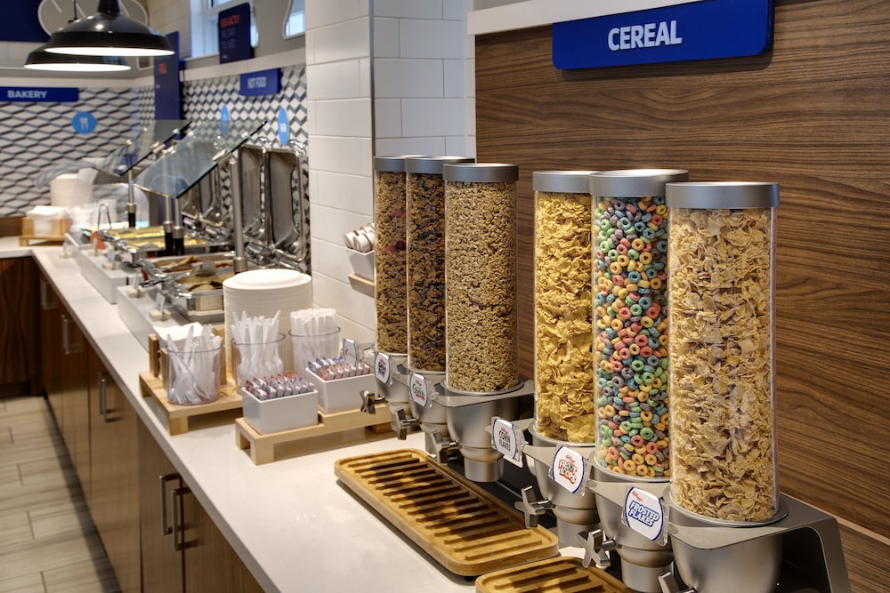 Holiday Inn Express & Suites S Lake Buena Vista by IHG — Restaurant & bars in Kissimmee, Florida