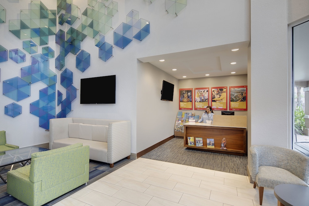 Holiday Inn Express & Suites S Lake Buena Vista by IHG — Hotel building in Kissimmee, Florida