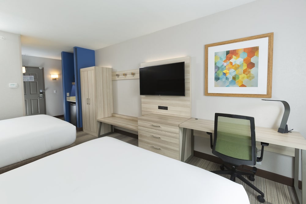 Holiday Inn Express & Suites S Lake Buena Vista by IHG — Hotel rooms in Kissimmee, Florida