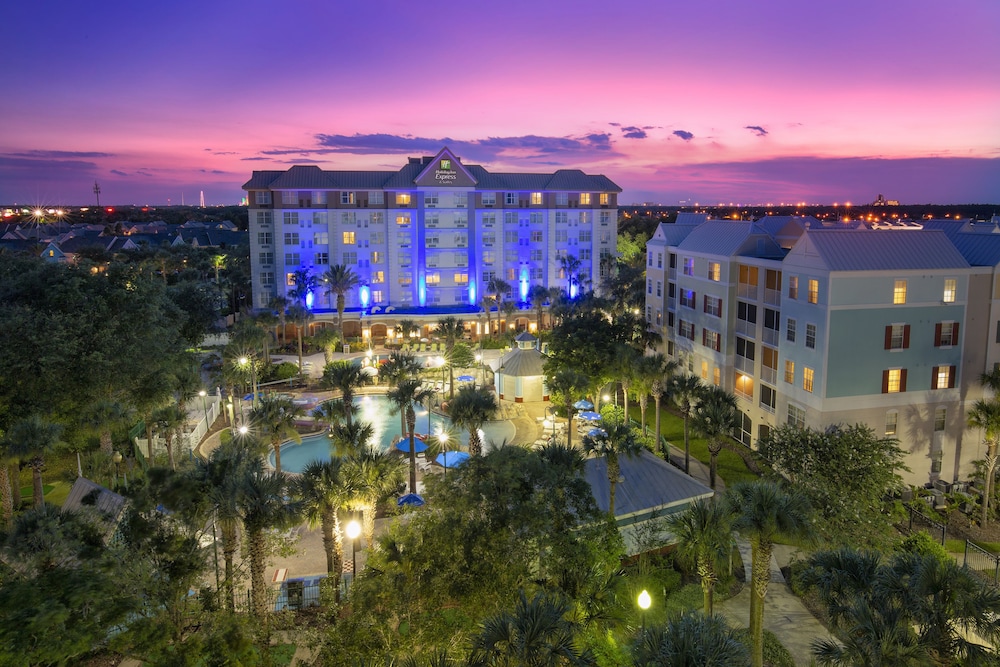 Holiday Inn Express & Suites S Lake Buena Vista by IHG — Hotel building in Kissimmee, Florida