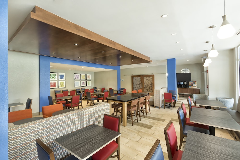 Holiday Inn Express & Suites S Lake Buena Vista by IHG — Restaurant & bars in Kissimmee, Florida