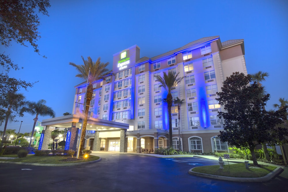 Holiday Inn Express & Suites S Lake Buena Vista by IHG — Hotel building in Kissimmee, Florida