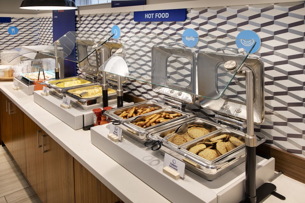Holiday Inn Express & Suites S Lake Buena Vista by IHG — Restaurant & bars in Kissimmee, Florida