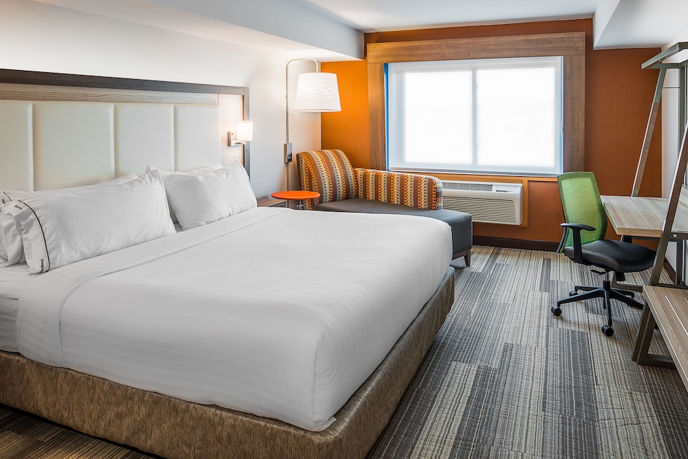 Holiday Inn Express & Suites S Lake Buena Vista by IHG — Hotel rooms in Kissimmee, Florida