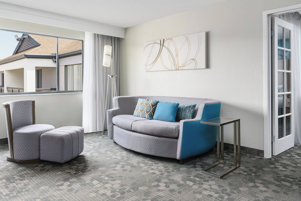 Courtyard by Marriott Lake Buena Vista at Vista Centre — Hotel rooms in Orlando, Florida