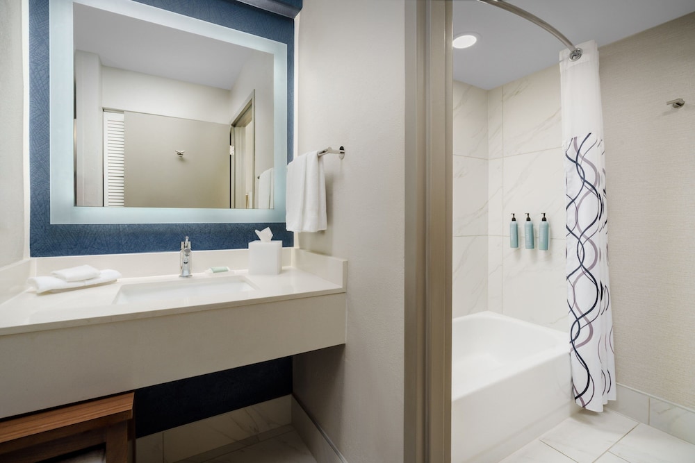 Courtyard by Marriott Lake Buena Vista at Vista Centre — Hotel rooms in Orlando, Florida