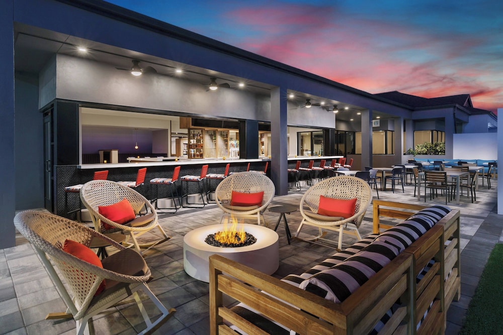 Courtyard by Marriott Lake Buena Vista at Vista Centre — Restaurant & bars in Orlando, Florida