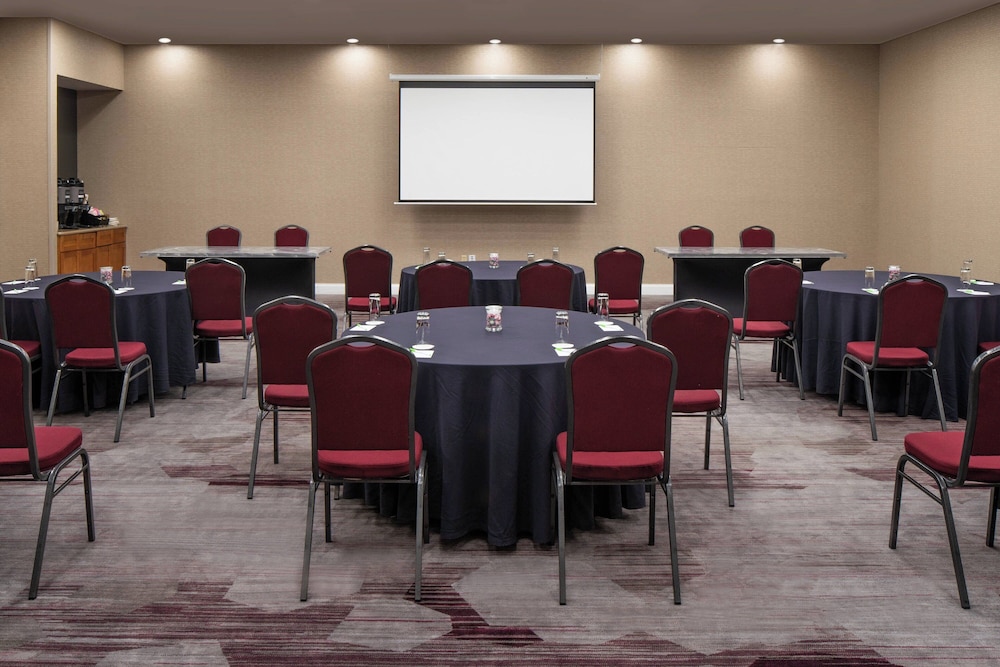 Courtyard by Marriott Lake Buena Vista at Vista Centre — Hotel building in Orlando, Florida