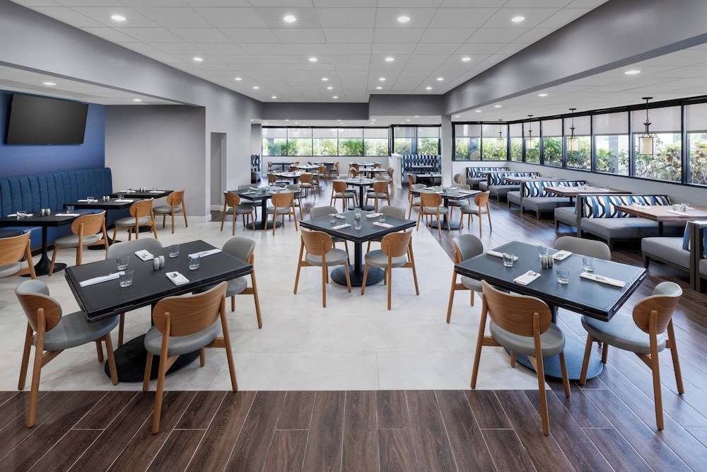 Courtyard by Marriott Lake Buena Vista at Vista Centre — Restaurant & bars in Orlando, Florida