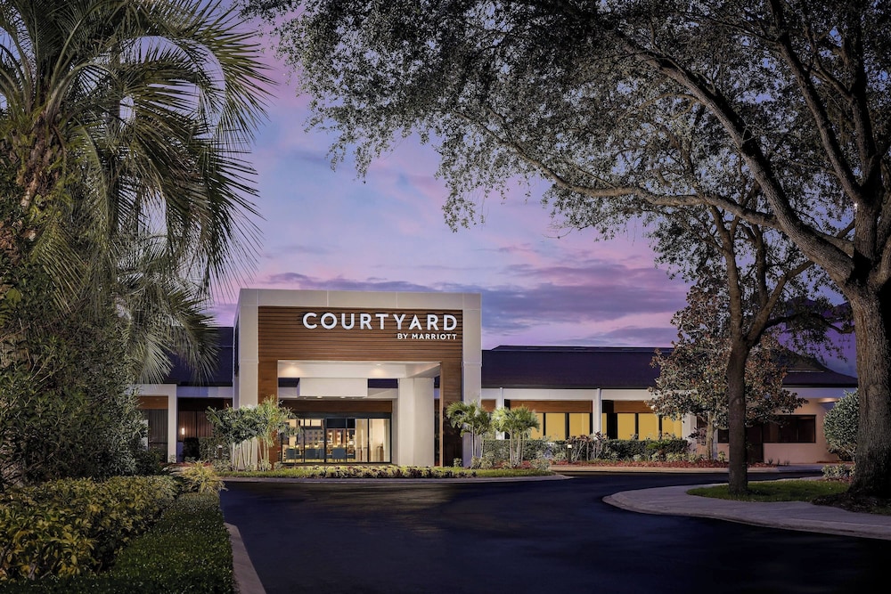 Courtyard by Marriott Lake Buena Vista at Vista Centre — Hotel building in Orlando, Florida