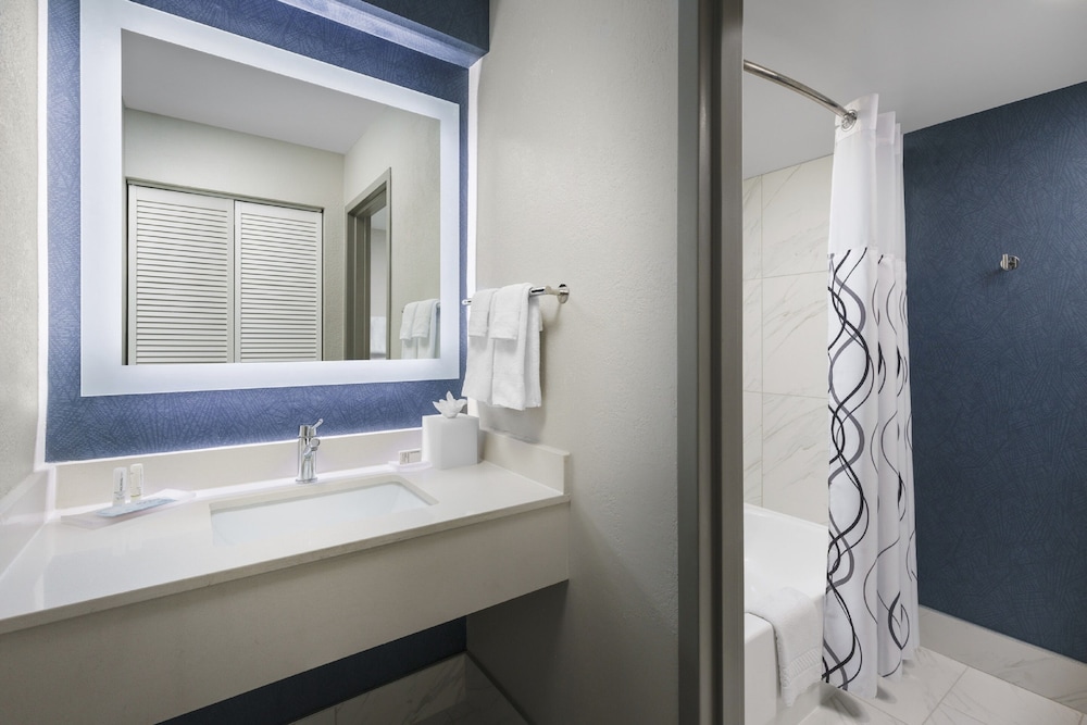 Courtyard by Marriott Lake Buena Vista at Vista Centre — Hotel rooms in Orlando, Florida