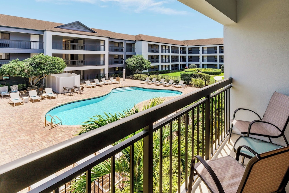 Courtyard by Marriott Lake Buena Vista at Vista Centre — Swimming pool in Orlando, Florida