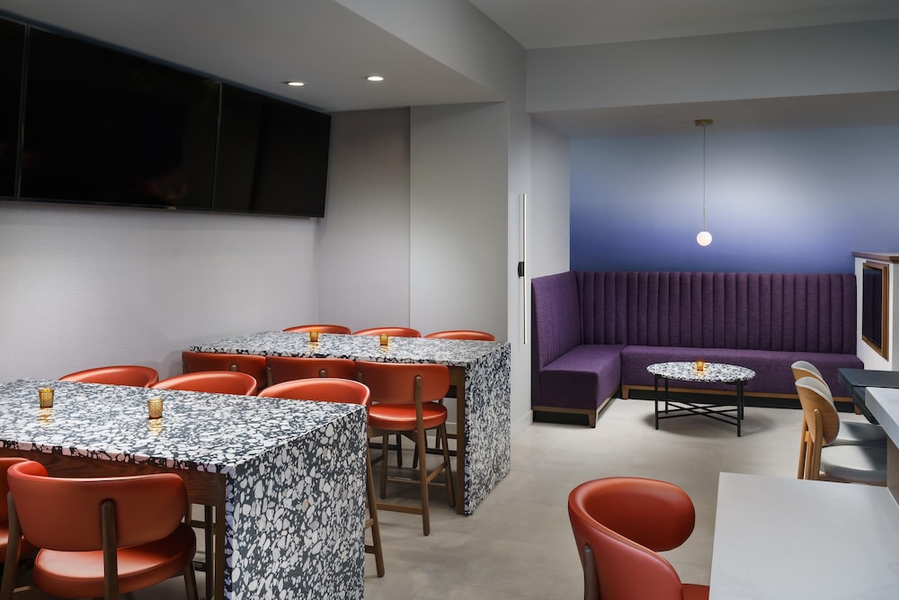 Courtyard by Marriott Lake Buena Vista at Vista Centre — Restaurant & bars in Orlando, Florida