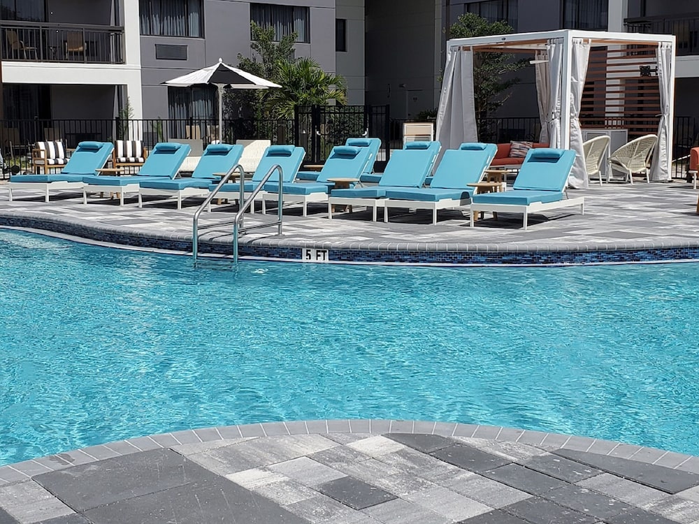 Courtyard by Marriott Lake Buena Vista at Vista Centre — Swimming pool in Orlando, Florida