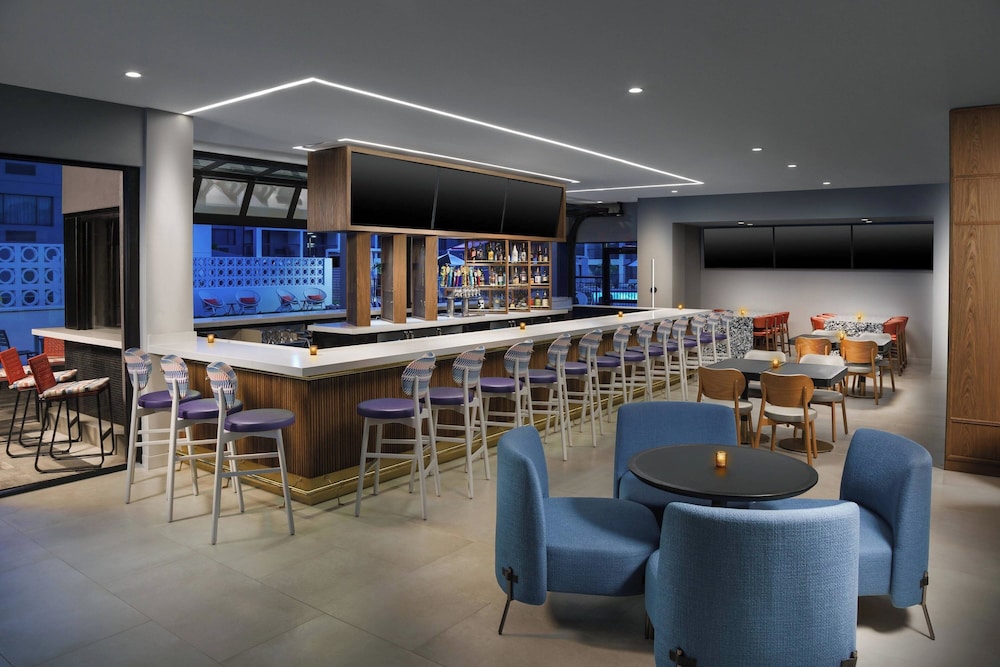 Courtyard by Marriott Lake Buena Vista at Vista Centre — Restaurant & bars in Orlando, Florida