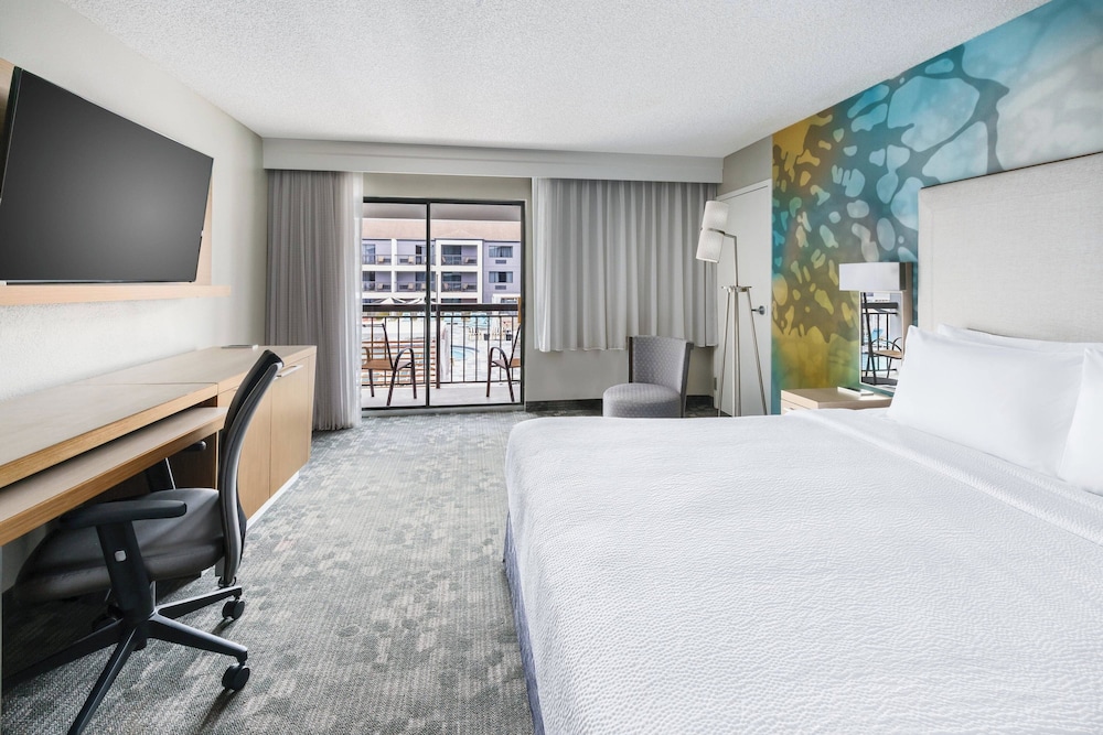 Courtyard by Marriott Lake Buena Vista at Vista Centre — Hotel rooms in Orlando, Florida