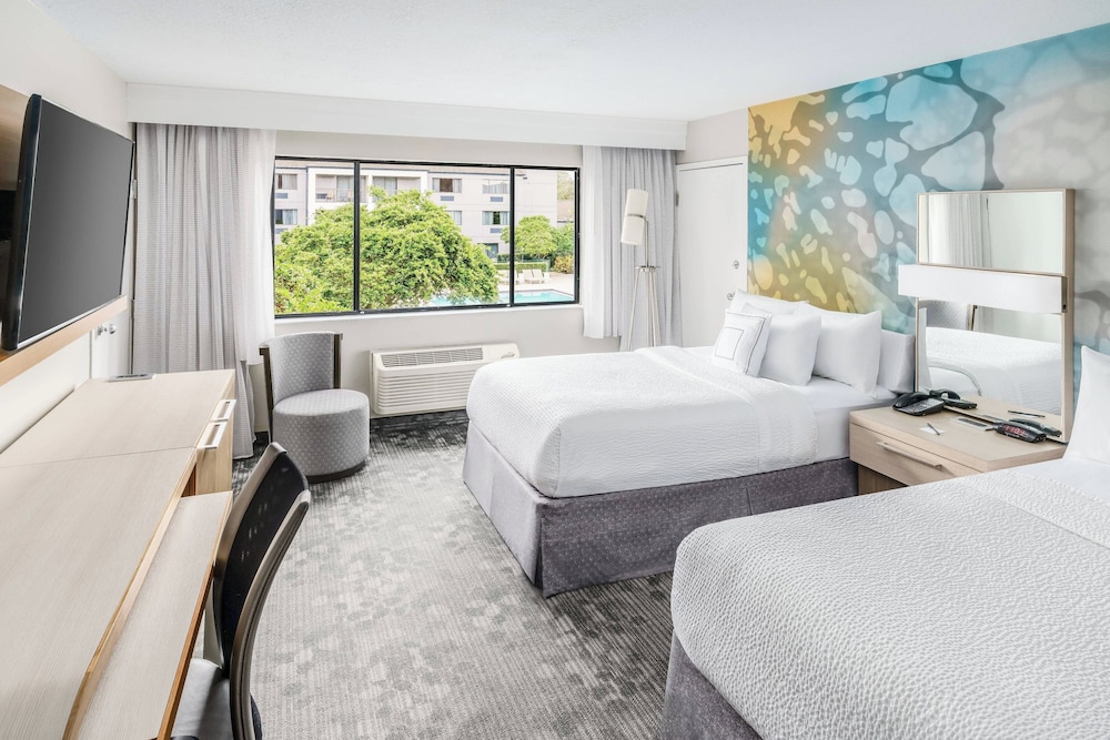 Courtyard by Marriott Lake Buena Vista at Vista Centre — Hotel rooms in Orlando, Florida