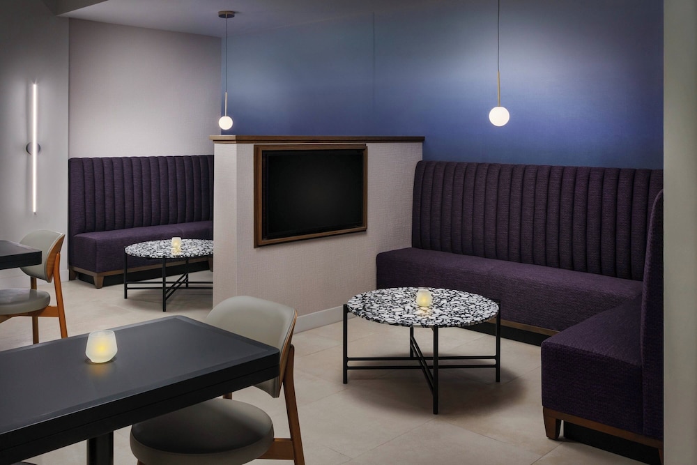Courtyard by Marriott Lake Buena Vista at Vista Centre — Restaurant & bars in Orlando, Florida