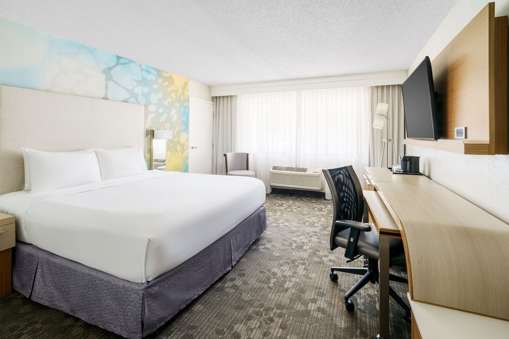 Courtyard by Marriott Lake Buena Vista at Vista Centre — Hotel rooms in Orlando, Florida