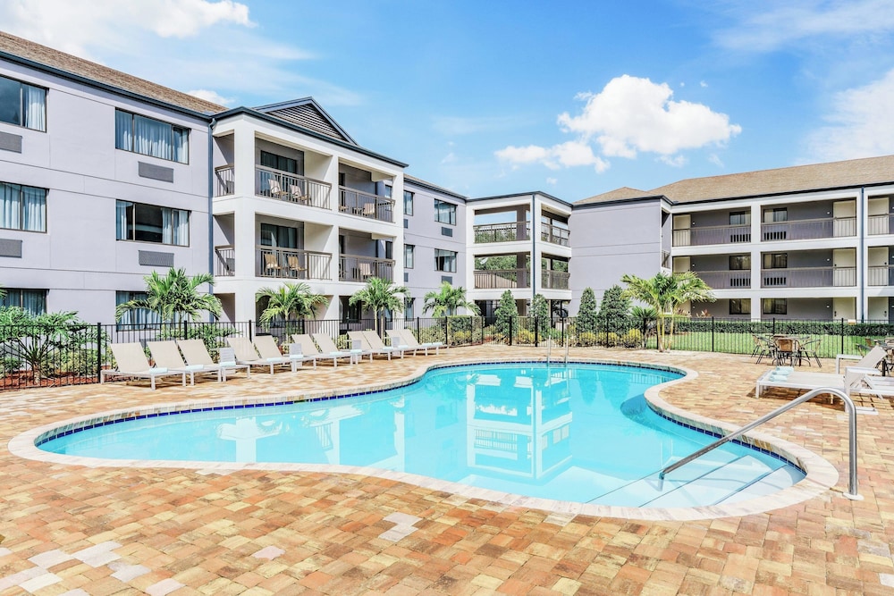 Courtyard by Marriott Lake Buena Vista at Vista Centre — Swimming pool in Orlando, Florida