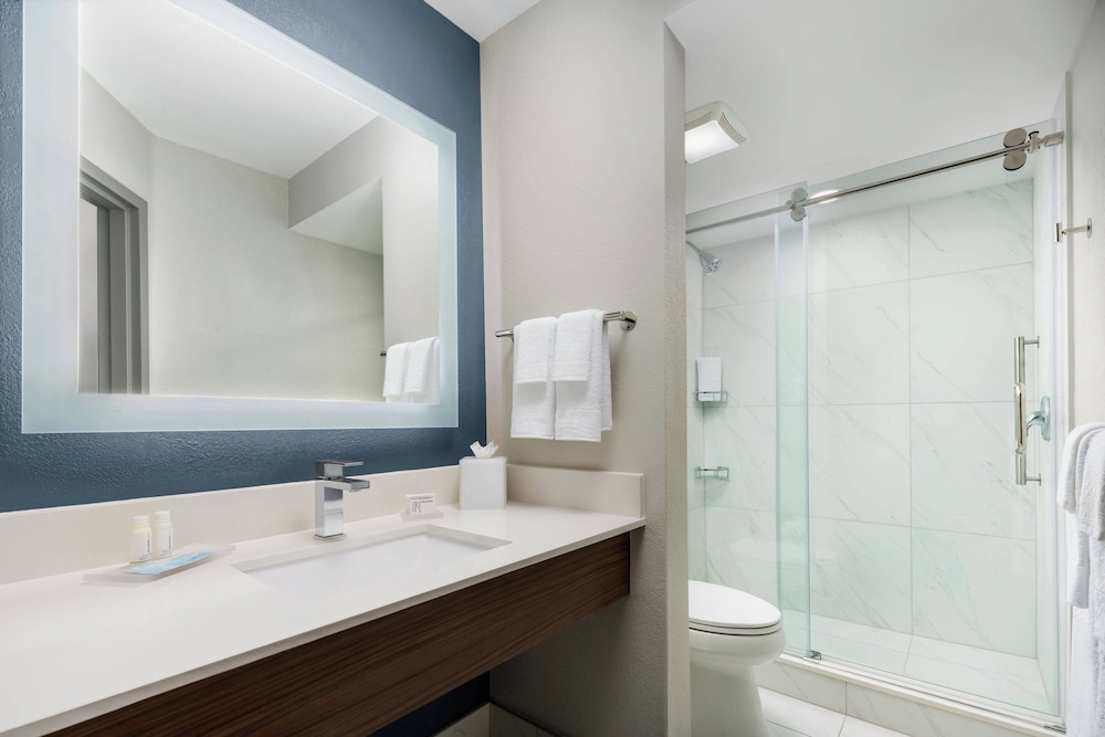 Courtyard by Marriott Lake Buena Vista at Vista Centre — Hotel rooms in Orlando, Florida