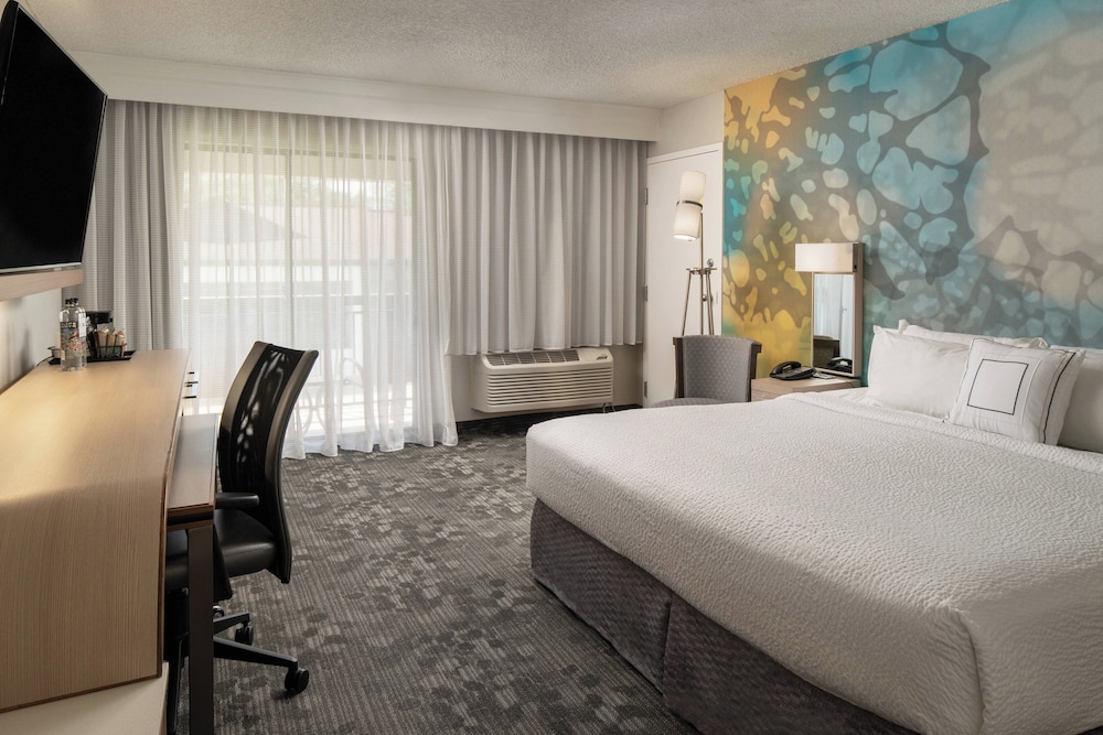 Courtyard by Marriott Lake Buena Vista at Vista Centre — Hotel rooms in Orlando, Florida