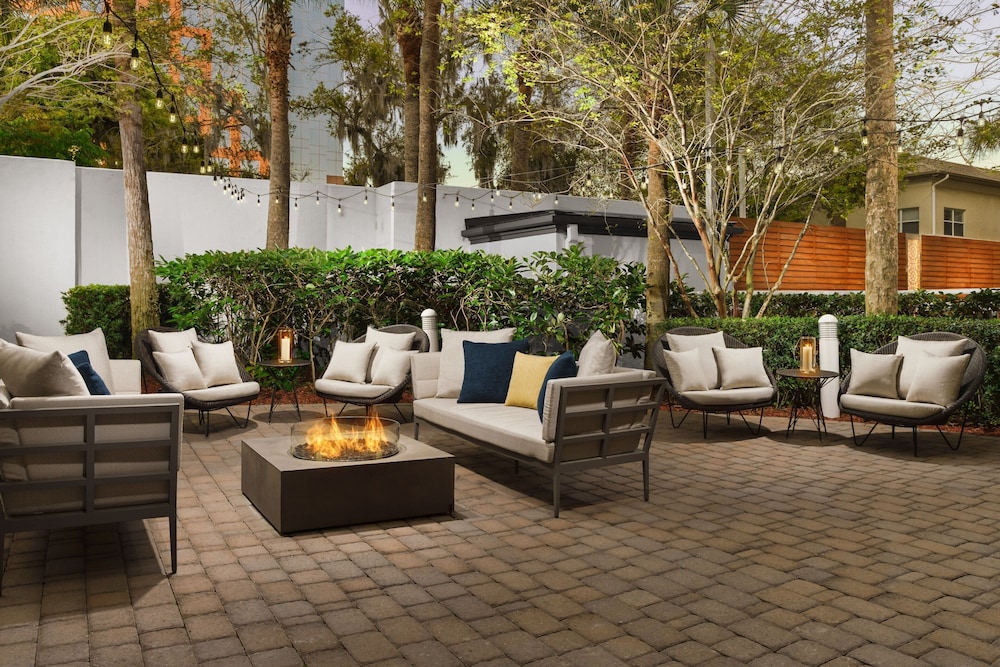 Courtyard by Marriott Orlando Downtown — Restaurant & bars in Orlando, Florida