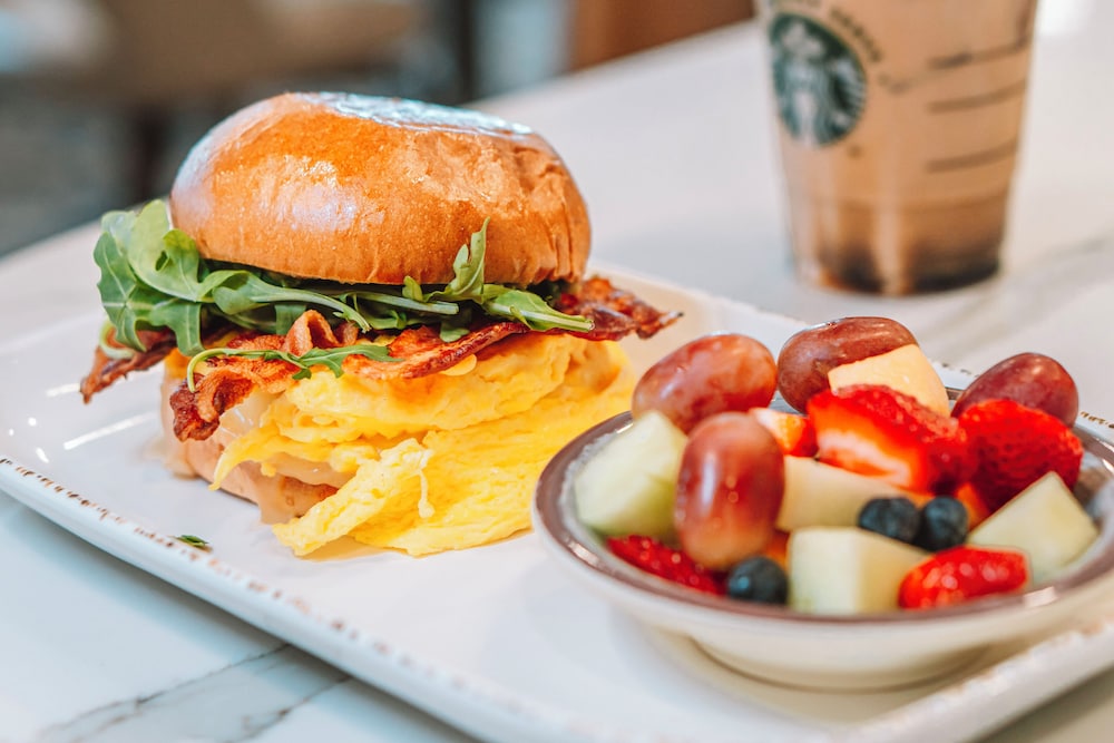Courtyard by Marriott Orlando Downtown — Restaurant & bars in Orlando, Florida