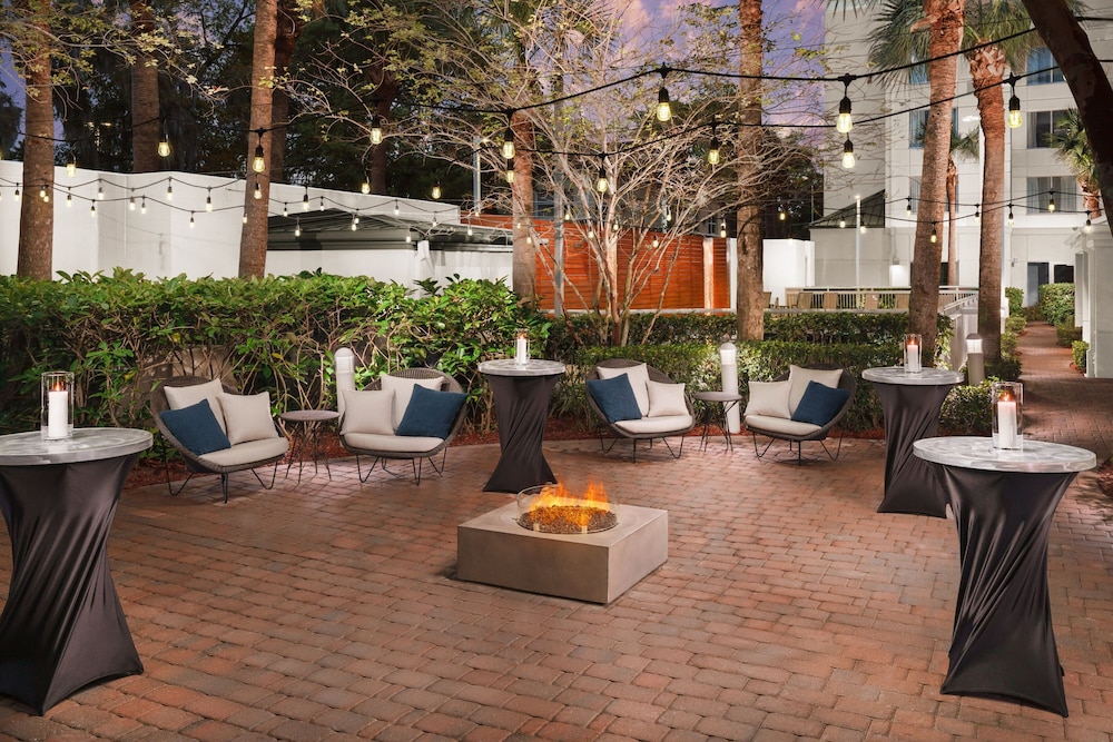 Courtyard by Marriott Orlando Downtown — Restaurant & bars in Orlando, Florida