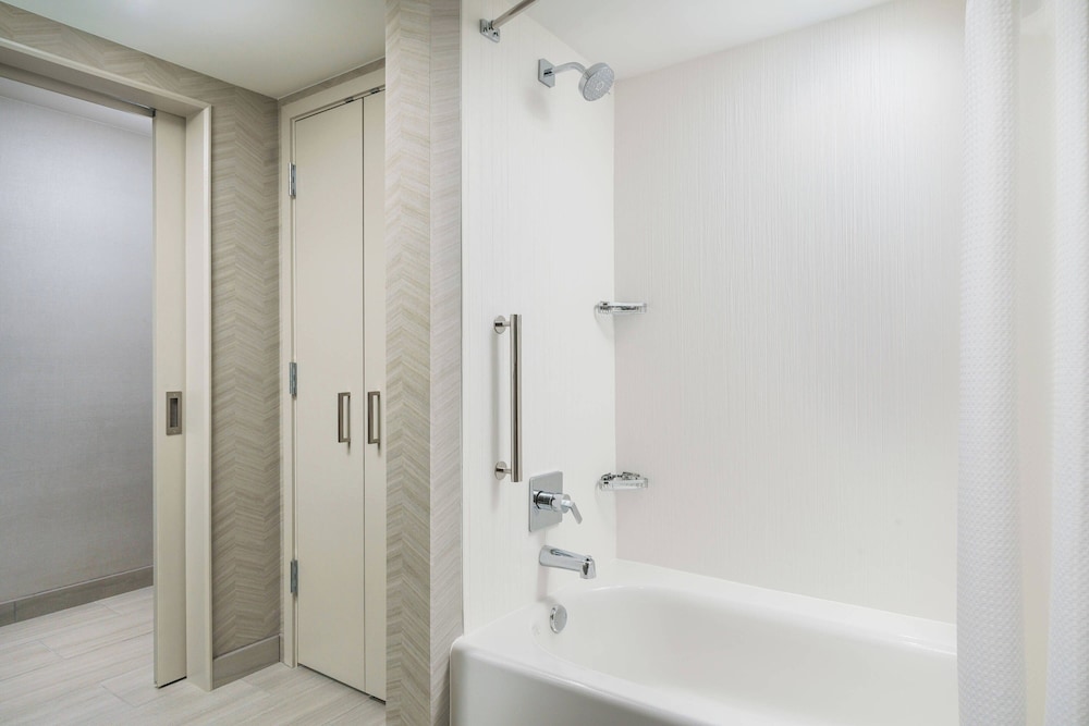 Courtyard by Marriott Orlando Downtown — Hotel rooms in Orlando, Florida