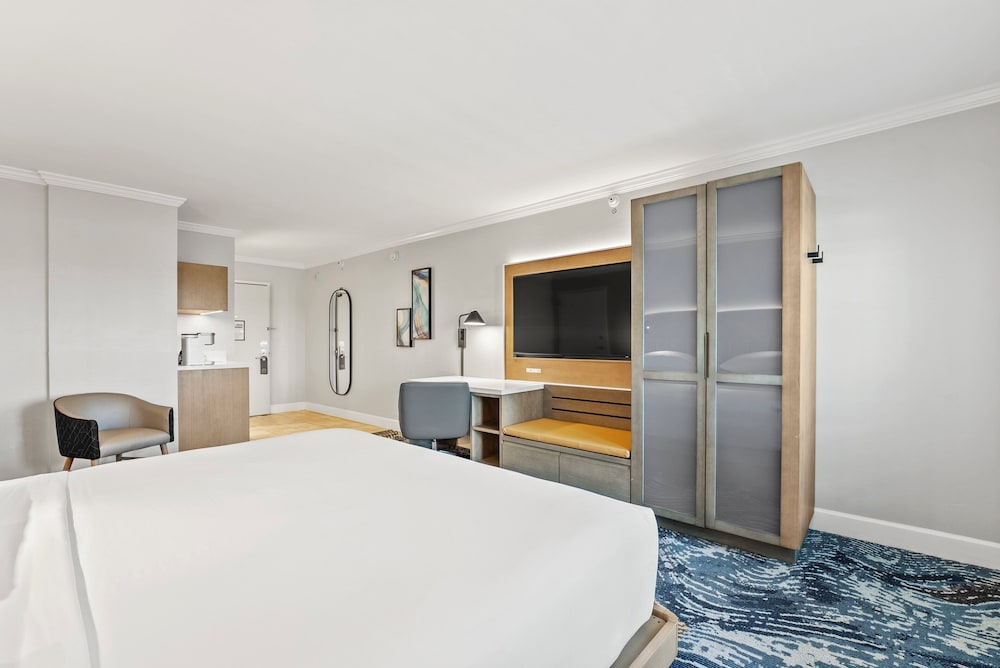 Crowne Plaza Orlando - Downtown by IHG — Hotel rooms in Orlando, Florida