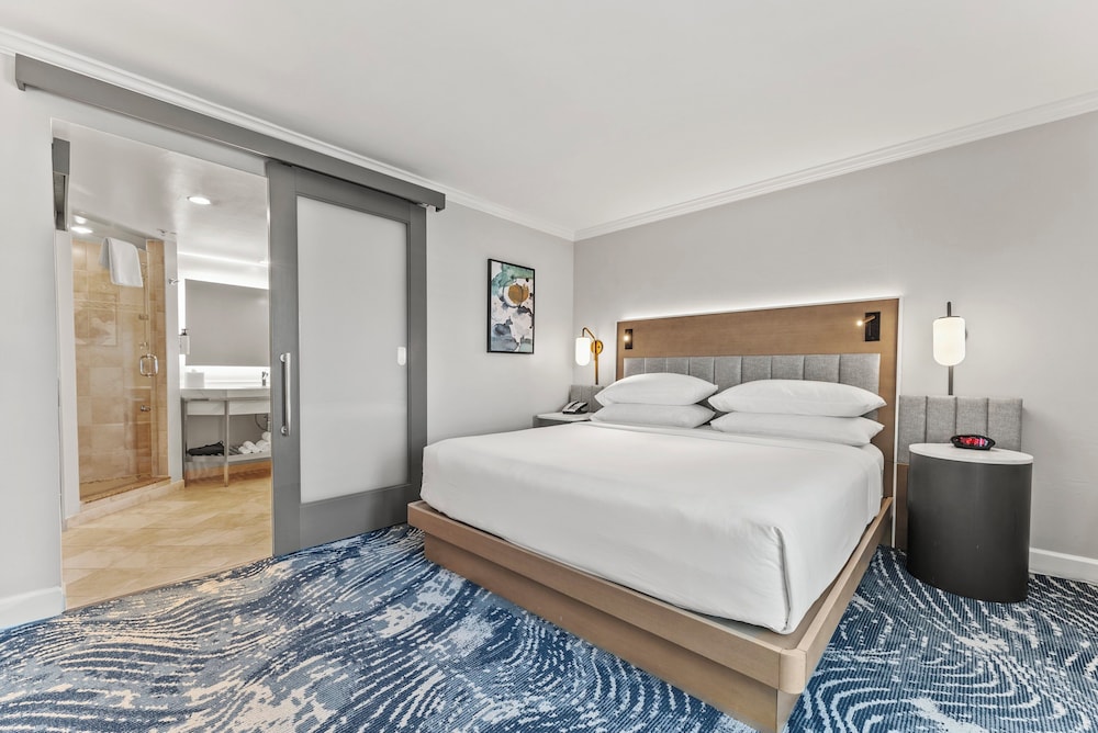 Crowne Plaza Orlando - Downtown by IHG — Hotel rooms in Orlando, Florida