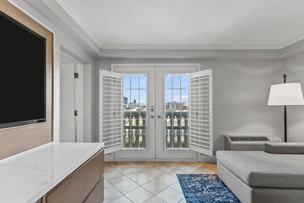 Crowne Plaza Orlando - Downtown by IHG — Hotel rooms in Orlando, Florida
