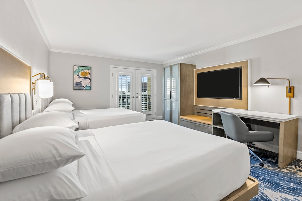 Crowne Plaza Orlando - Downtown by IHG — Hotel rooms in Orlando, Florida