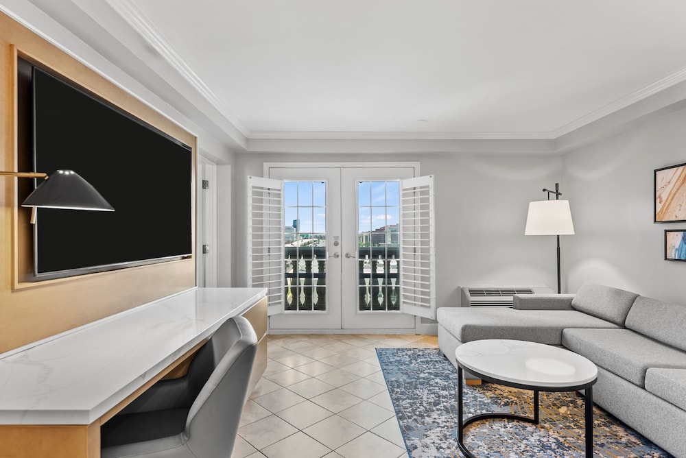 Crowne Plaza Orlando - Downtown by IHG — Hotel rooms in Orlando, Florida