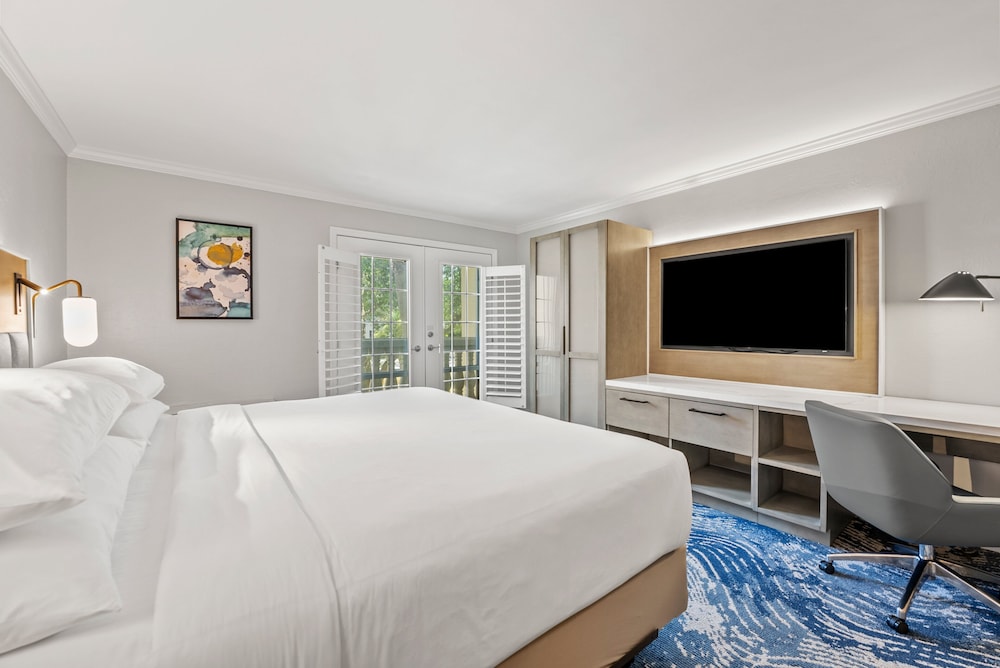 Crowne Plaza Orlando - Downtown by IHG — Hotel rooms in Orlando, Florida