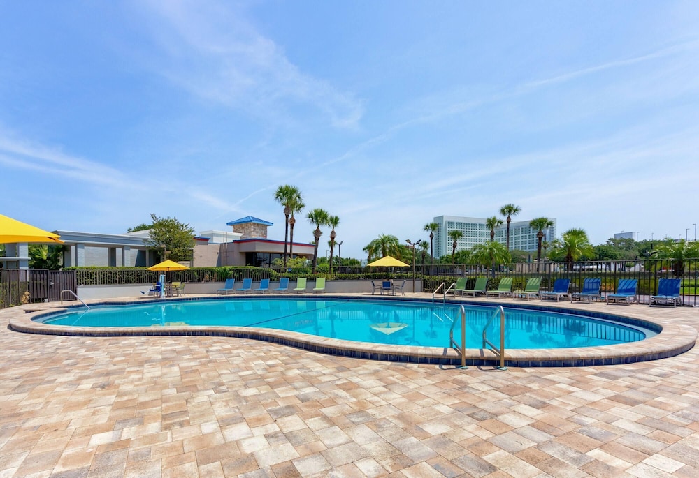 Days Inn by Wyndham Orlando Conv. Center/International Dr — Swimming pool in Orlando, Florida