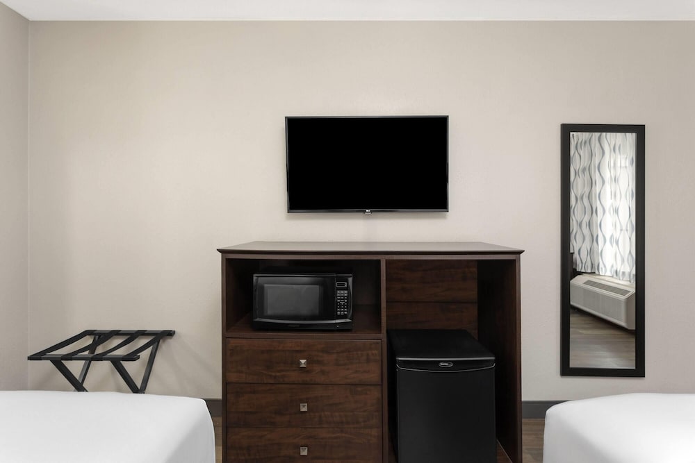 Days Inn by Wyndham Orlando Conv. Center/International Dr — Hotel rooms in Orlando, Florida