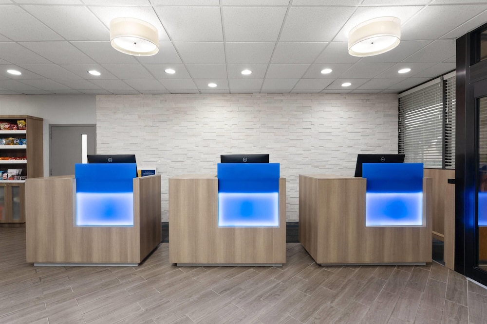 Days Inn by Wyndham Orlando Conv. Center/International Dr — Hotel building in Orlando, Florida