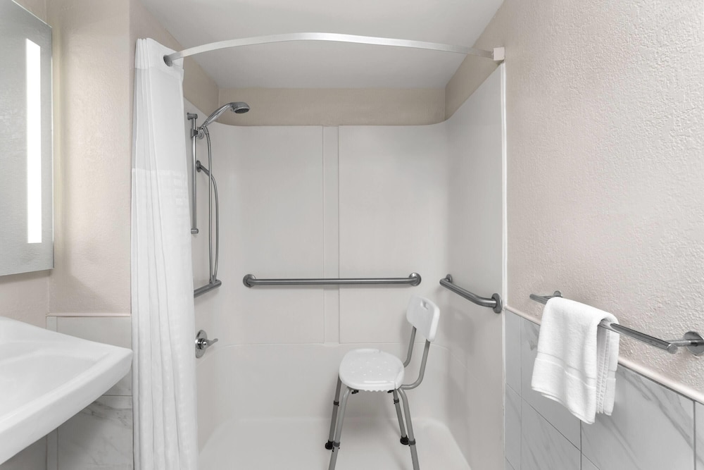 Days Inn by Wyndham Orlando Conv. Center/International Dr — Hotel rooms in Orlando, Florida