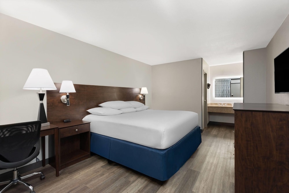 Days Inn by Wyndham Orlando Conv. Center/International Dr — Hotel rooms in Orlando, Florida