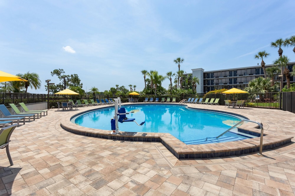 Days Inn by Wyndham Orlando Conv. Center/International Dr — Swimming pool in Orlando, Florida