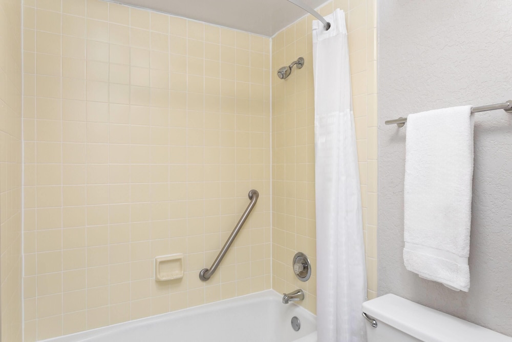 Days Inn by Wyndham Orlando Conv. Center/International Dr — Hotel rooms in Orlando, Florida