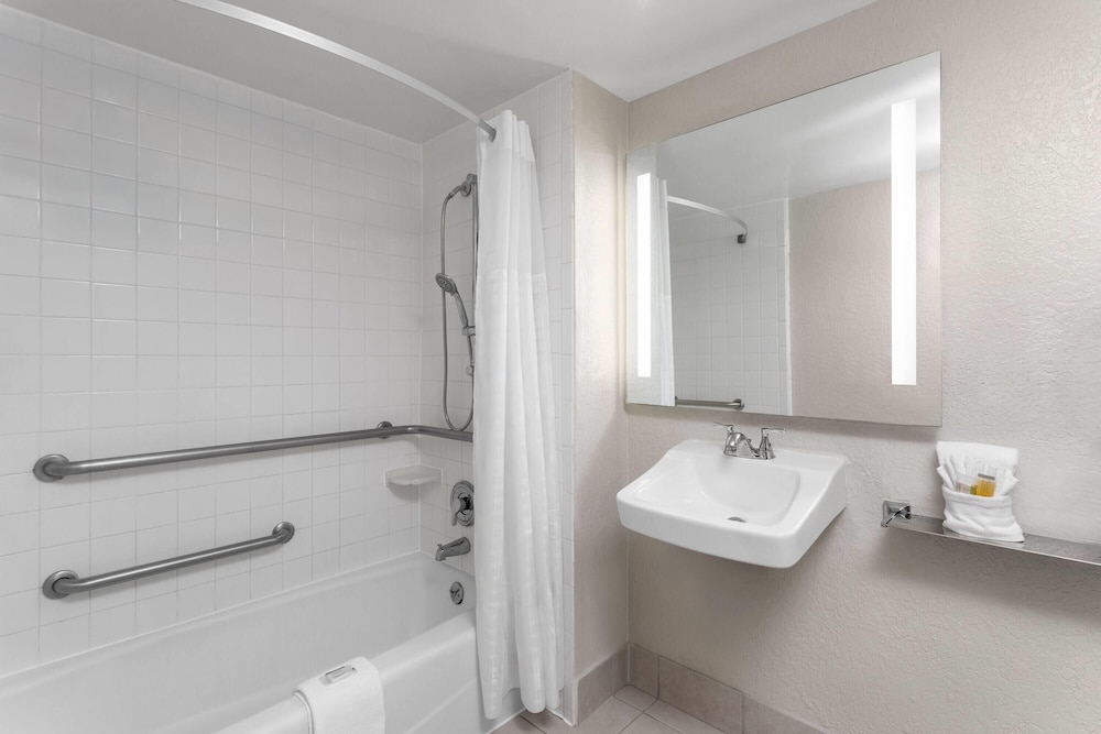 Days Inn by Wyndham Orlando Conv. Center/International Dr — Hotel rooms in Orlando, Florida