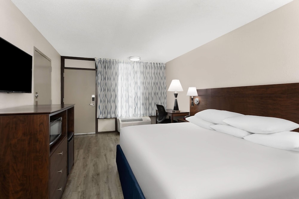 Days Inn by Wyndham Orlando Conv. Center/International Dr — Hotel rooms in Orlando, Florida